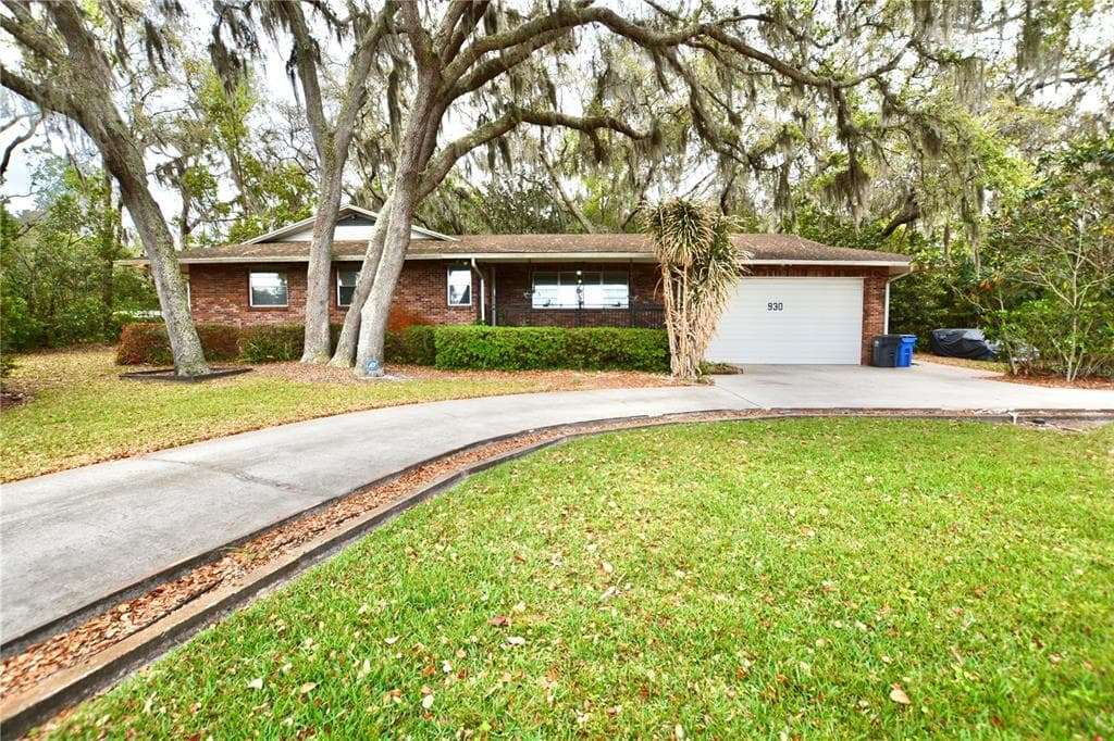 930 CRENSHAW LAKE ROAD LUTZ, FL 33548