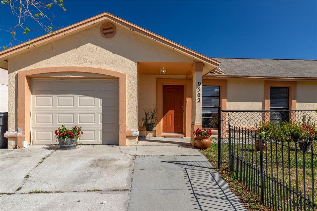 9502 DRAKEMILL COURT