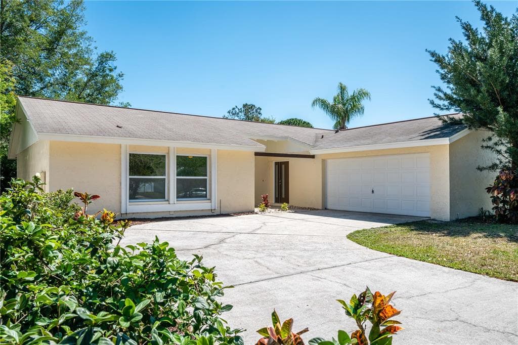 10705 GLEN IVY LANE TAMPA, FL 33624