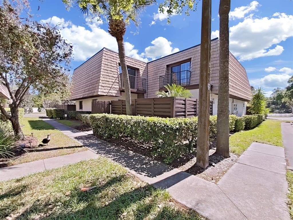 15411 E POND WOODS DRIVE UNIT 38 TAMPA, FL 33618
