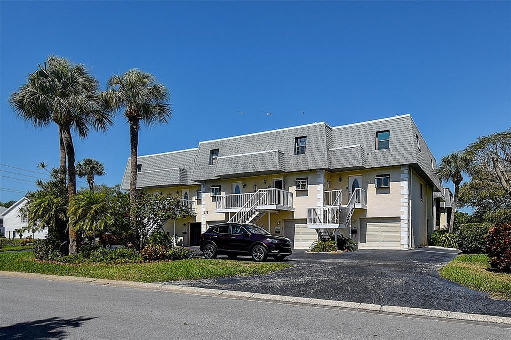 275 CAPRI CIRCLE N UNIT 105 TREASURE ISLAND, FL 33706