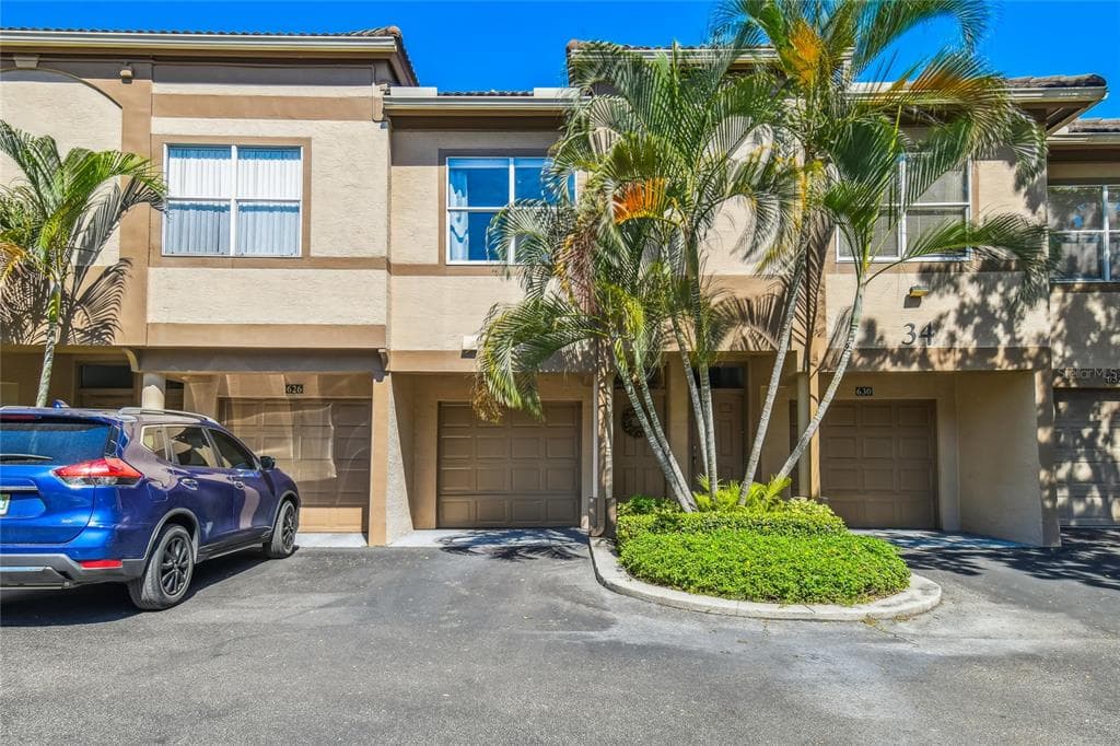 628 ARBOR LAKE LANE TAMPA, FL 33602