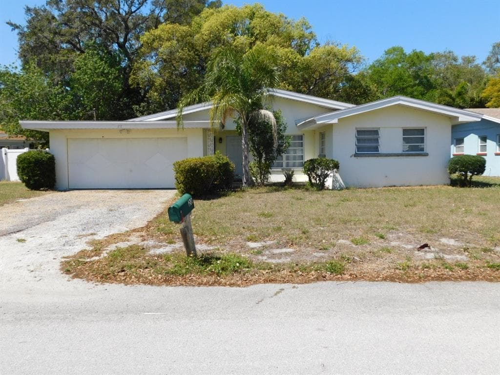 28 BEL FOREST DRIVE BELLEAIR BLUFFS, FL 33770