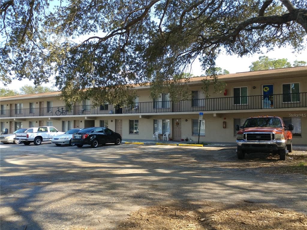 6450 78TH AVENUE N UNIT 6 PINELLAS PARK, FL 33781