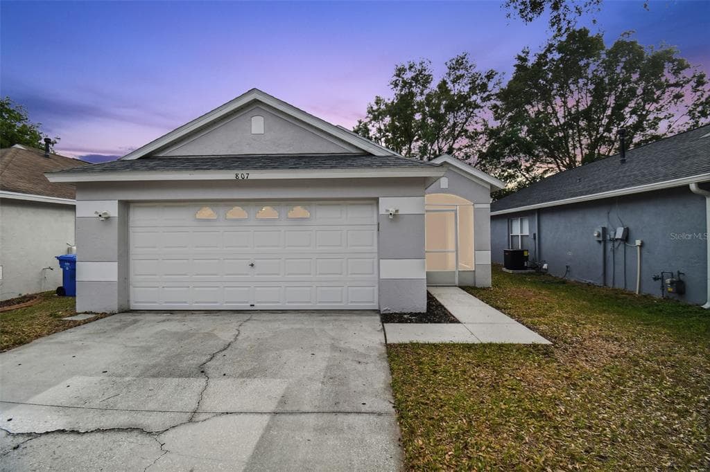 807 CAPE COD CIRCLE VALRICO, FL 33594