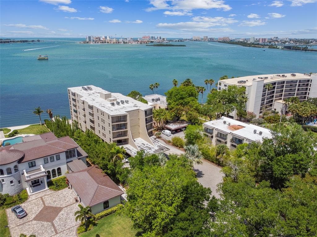 602 LIME AVENUE UNIT 304 CLEARWATER, FL 33756