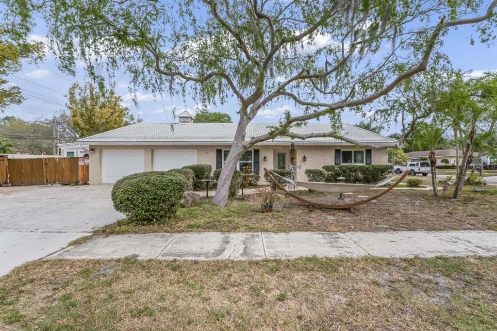 13302 MORAN DRIVE TAMPA, FL 33618