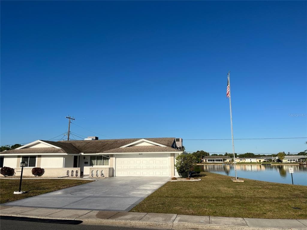 904 VALLEY FORGE BOULEVARD SUN CITY CENTER, FL 33573