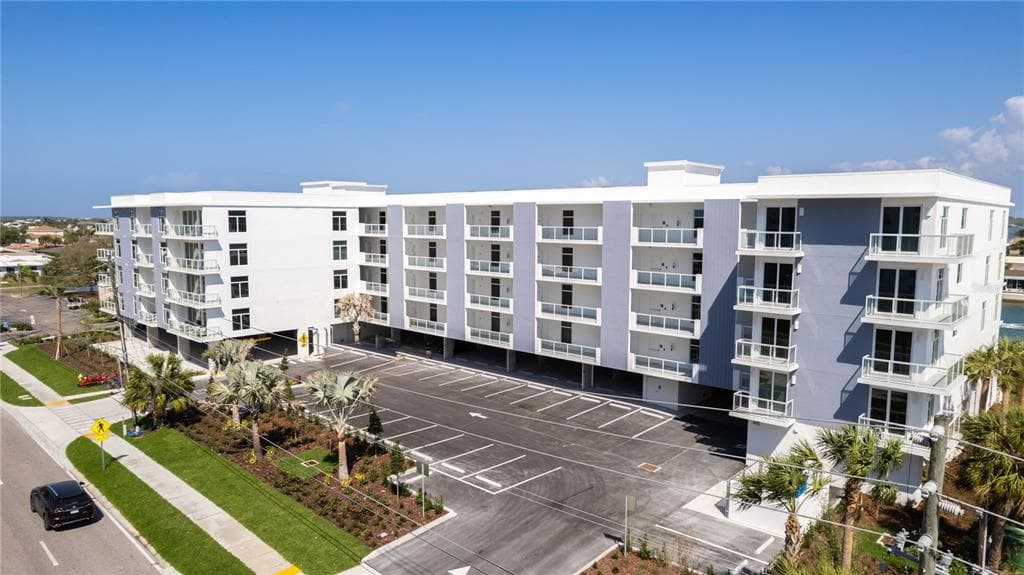 415 ISLAND WAY UNIT 402 CLEARWATER, FL 33767