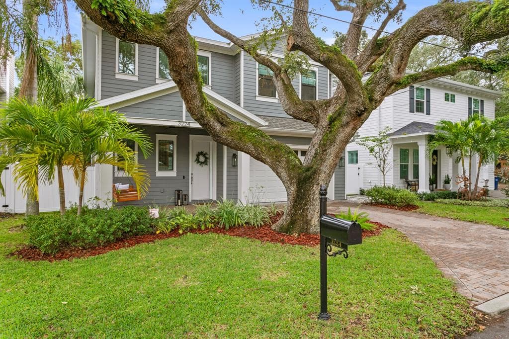 3224 W OAKELLAR AVENUE TAMPA, FL 33611