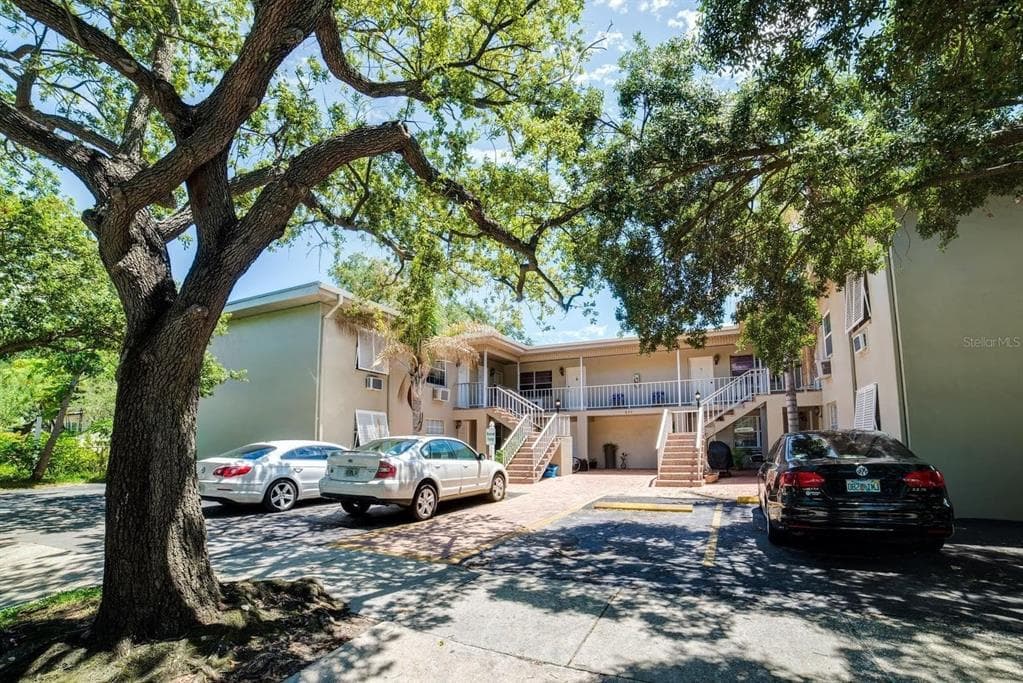 211 DANUBE AVENUE UNIT 10 TAMPA, FL 33606
