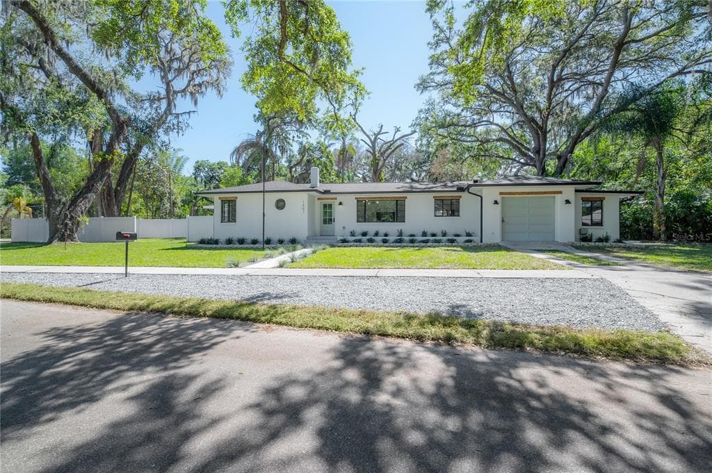 1507 E CRAWFORD CIRCLE