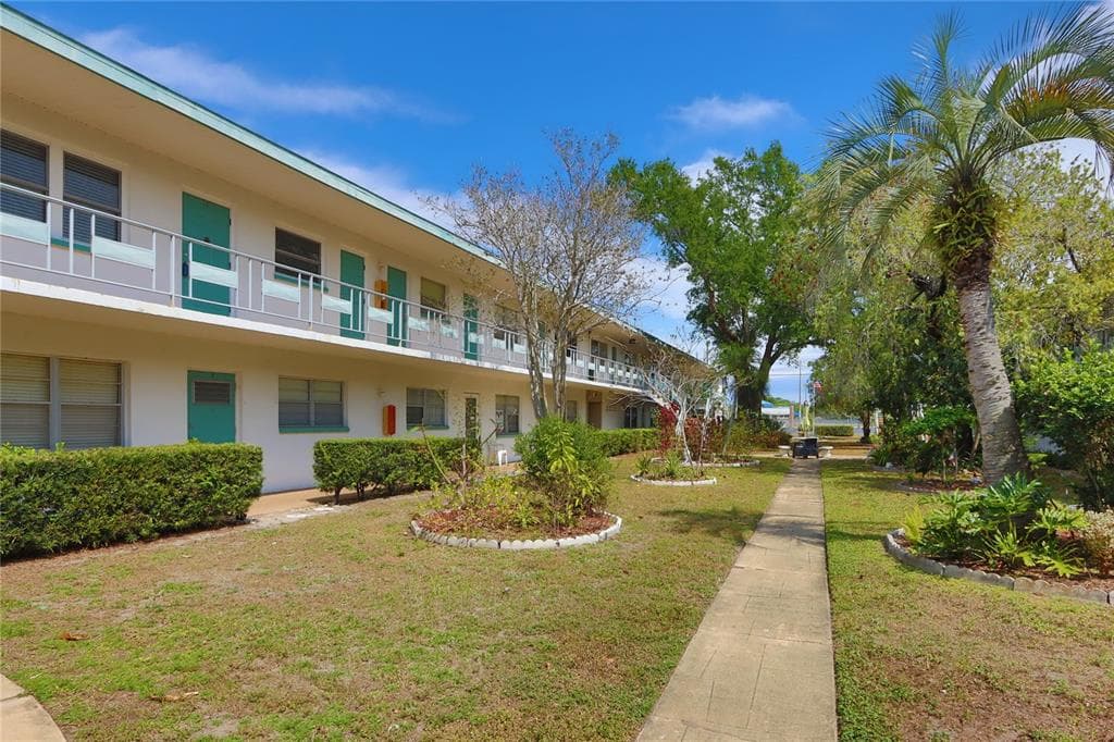 5825 18TH STREET N UNIT 12 ST PETERSBURG, FL 33714