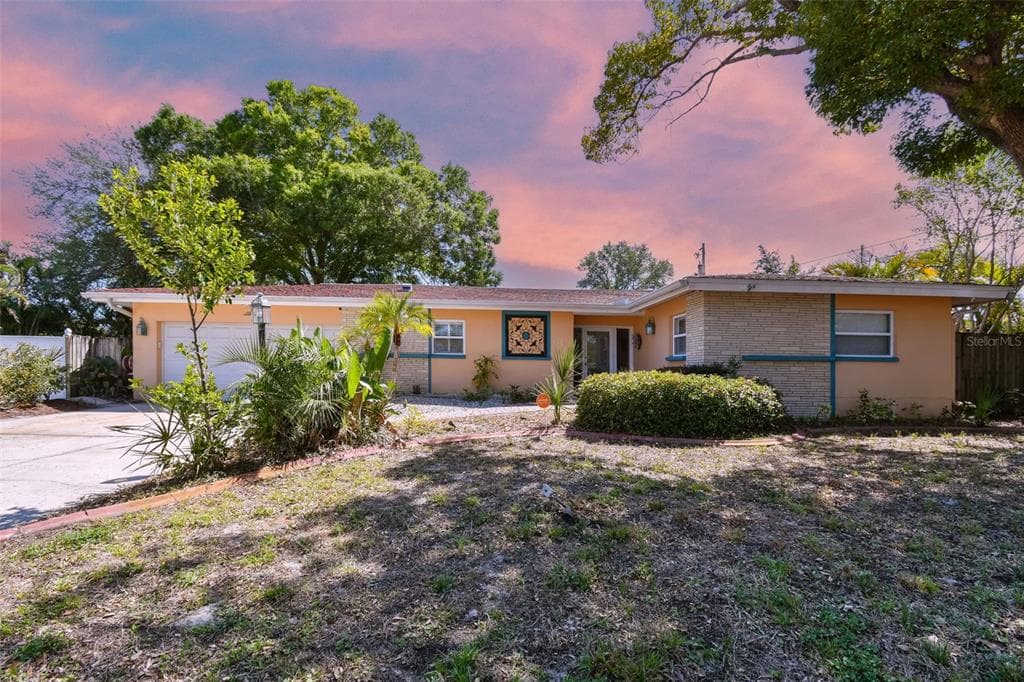 1785 WINDSOR GATE E CLEARWATER, FL 33755