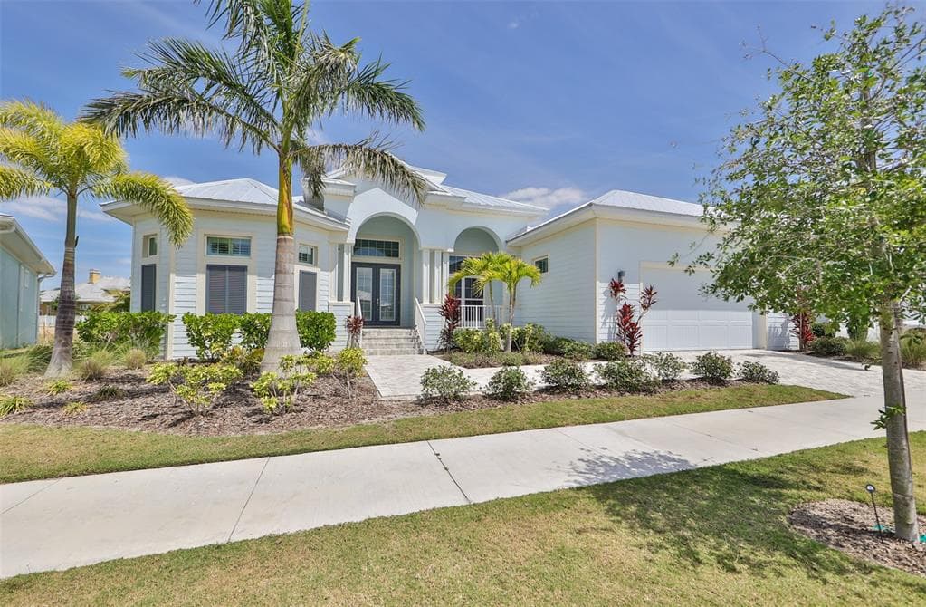 607 PINCKNEY DRIVE APOLLO BEACH, FL 33572
