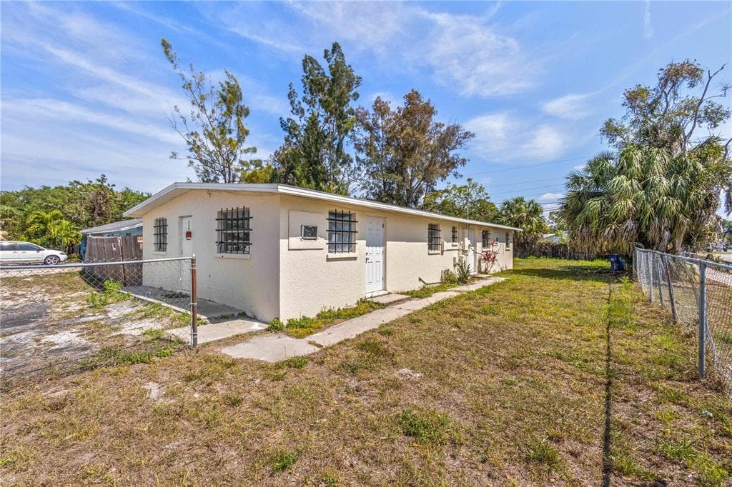 115 60TH AVENUE W BRADENTON, FL 34207