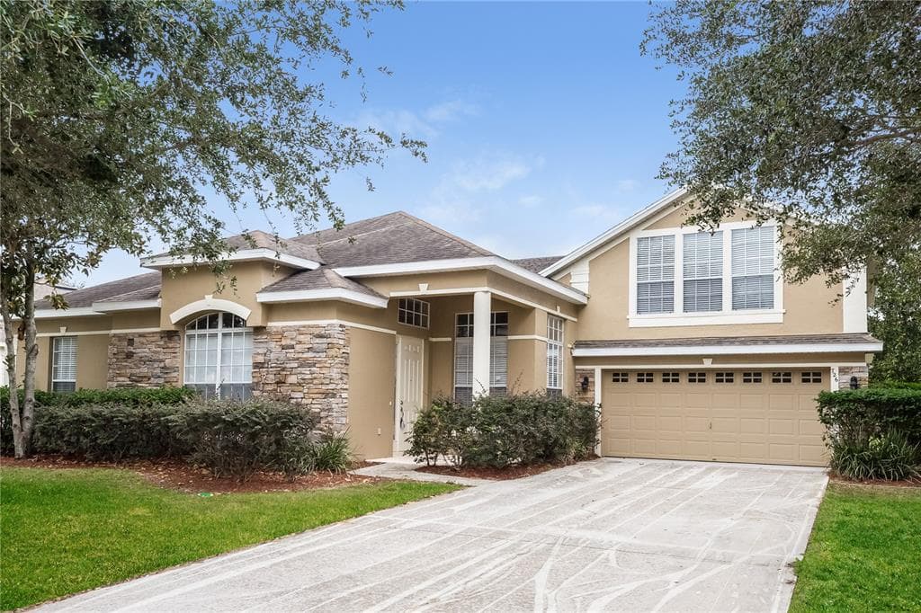 726 REGINA CIRCLE