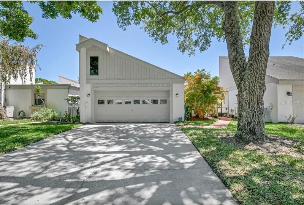 290 LISA LANE OLDSMAR, FL 34677