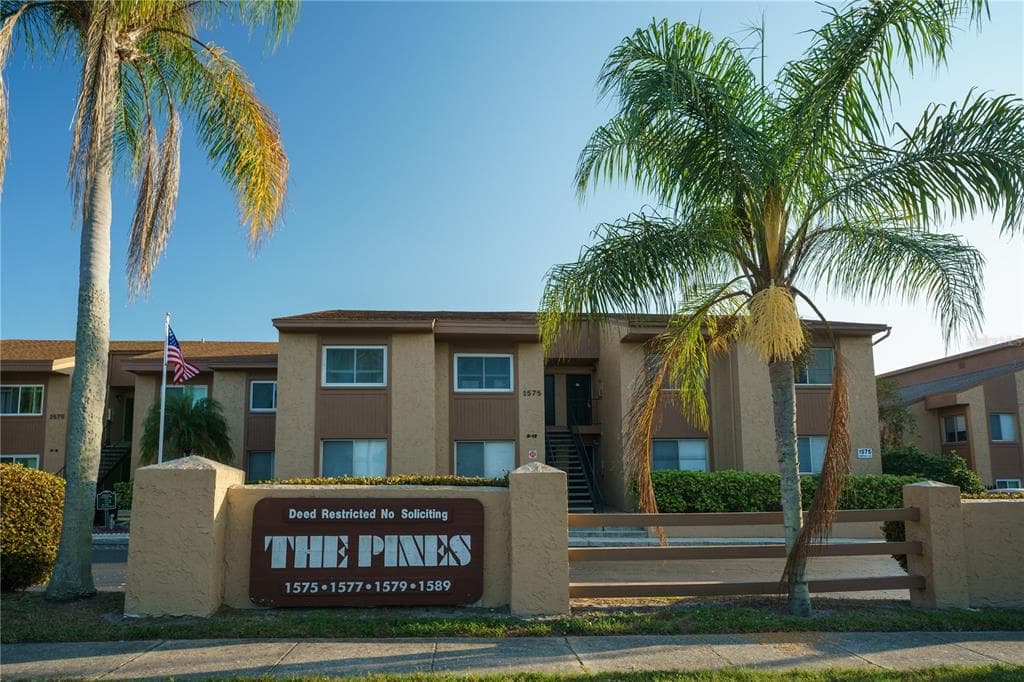 1575 GREENLEA DRIVE UNIT 10 CLEARWATER, FL 33755
