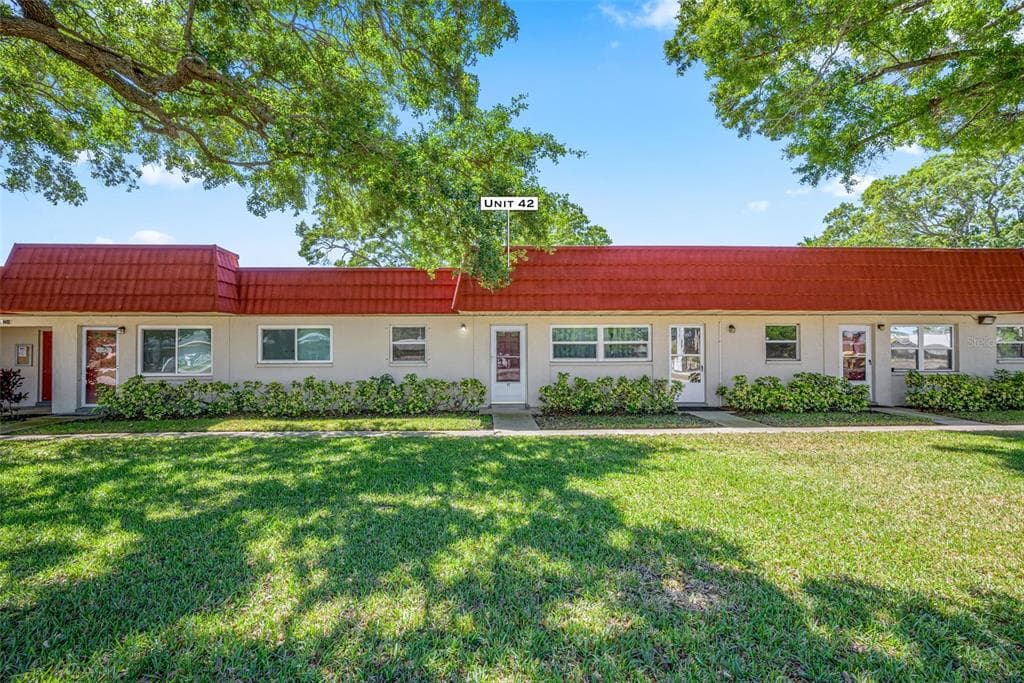 5870 38TH AVENUE N UNIT 42 ST PETERSBURG, FL 33710