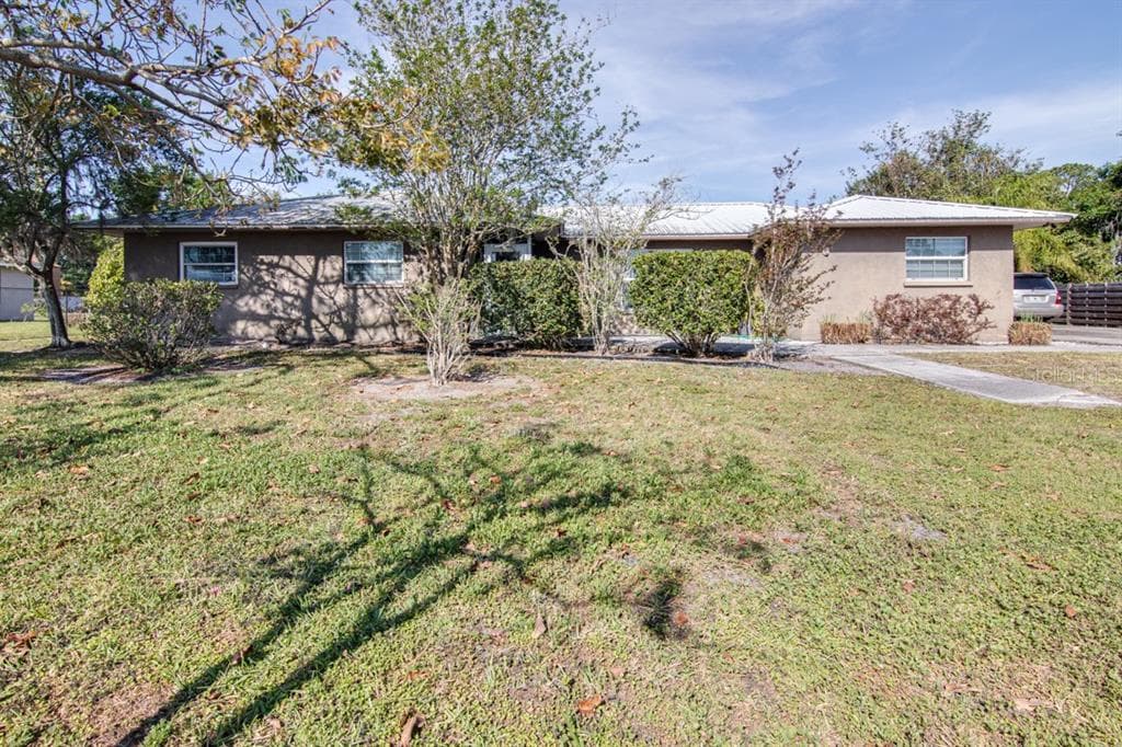 5216 33RD STREET E BRADENTON, FL 34203
