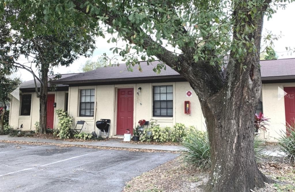 207 N PINEWOOD AVENUE BRANDON, FL 33510