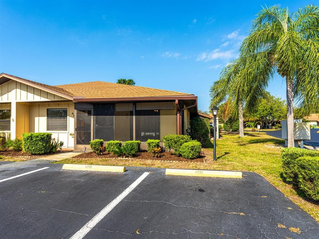 4281 66TH STREET CIRCLE W UNIT 4281 BRADENTON, FL 34209