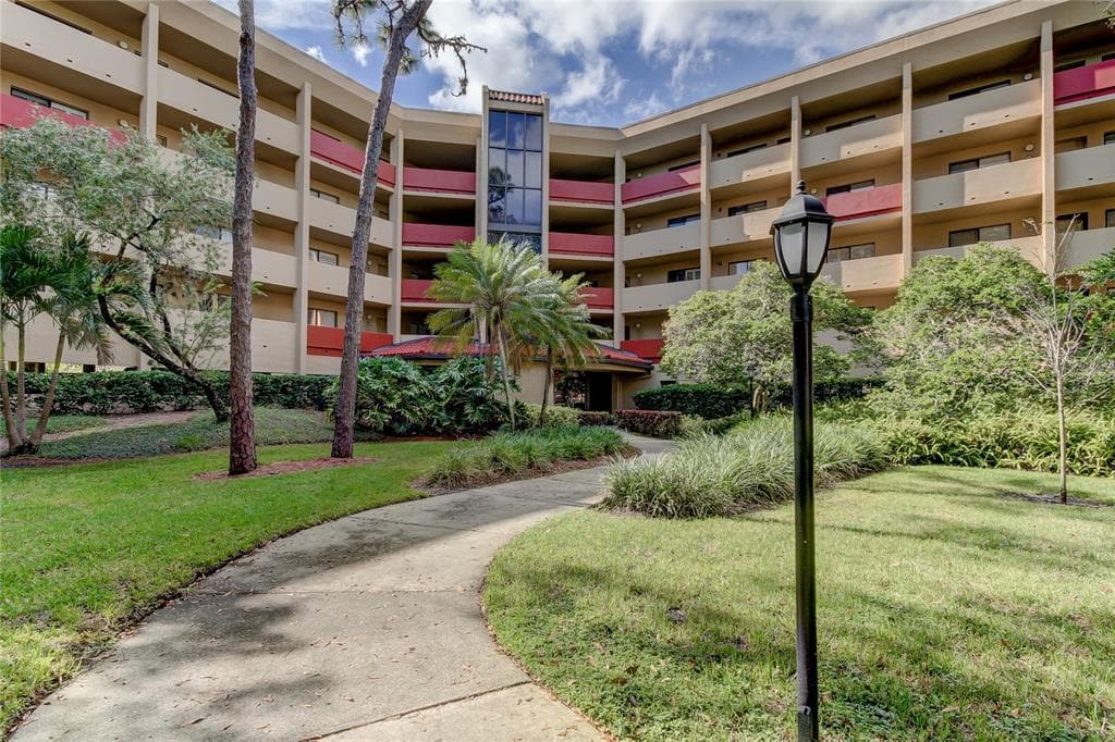 3076 EASTLAND BOULEVARD UNIT 102 CLEARWATER, FL 33761