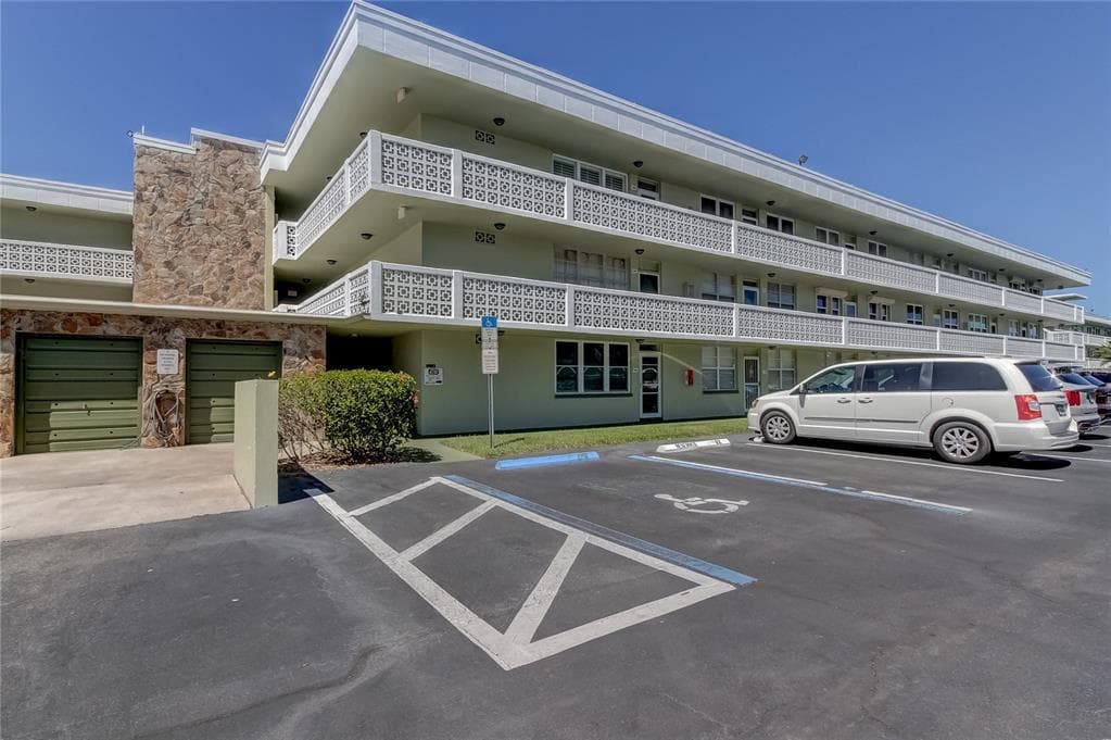 4710 BAY STREET NE UNIT 319 ST PETERSBURG, FL 33703
