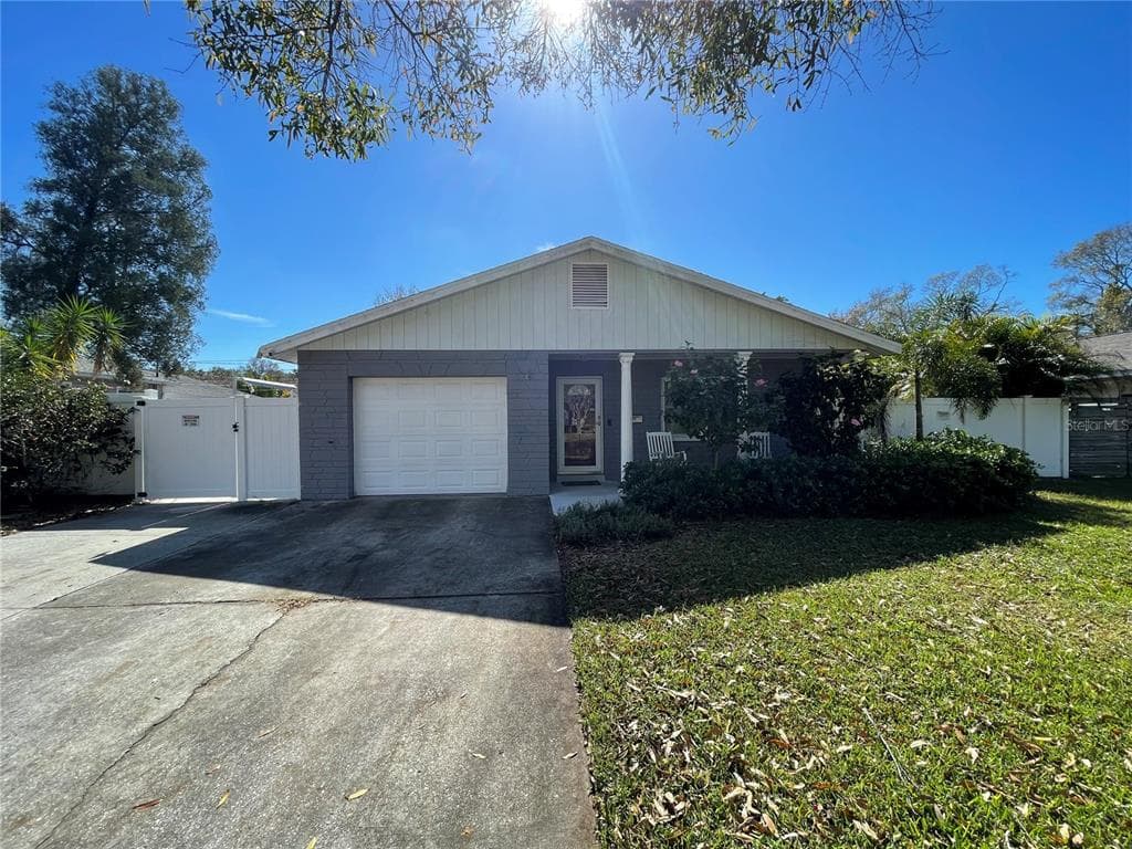3220 9TH AVENUE N ST PETERSBURG, FL 33713