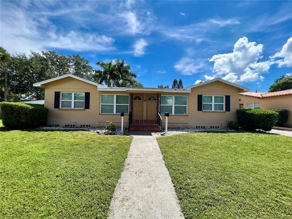 135 RICARDO WAY NE UNIT 1 ST PETERSBURG, FL 33704