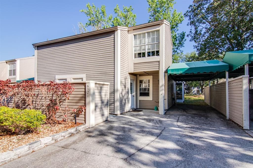 6921 LAKE PLACE COURT TAMPA, FL 33634
