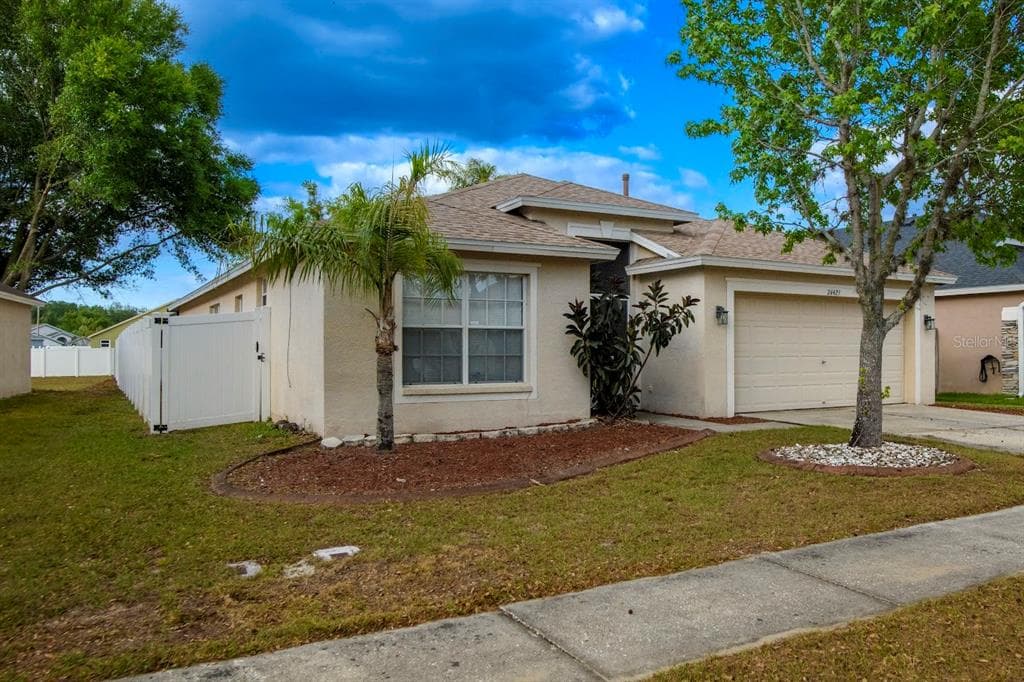 24425 SUMMER NIGHTS COURT LUTZ, FL 33559