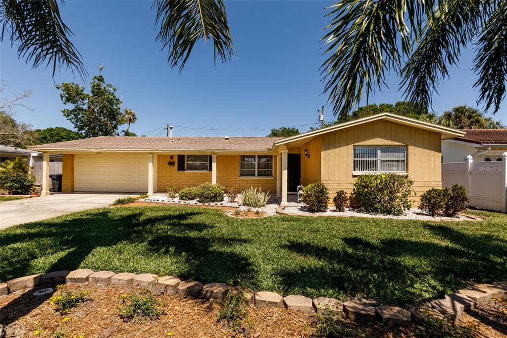 231 79TH AVENUE N ST PETERSBURG, FL 33702
