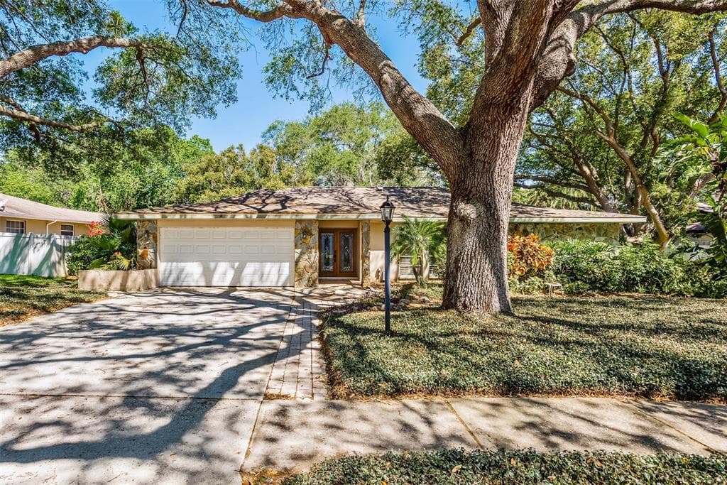 485 LAKEVIEW DRIVE PALM HARBOR, FL 34683