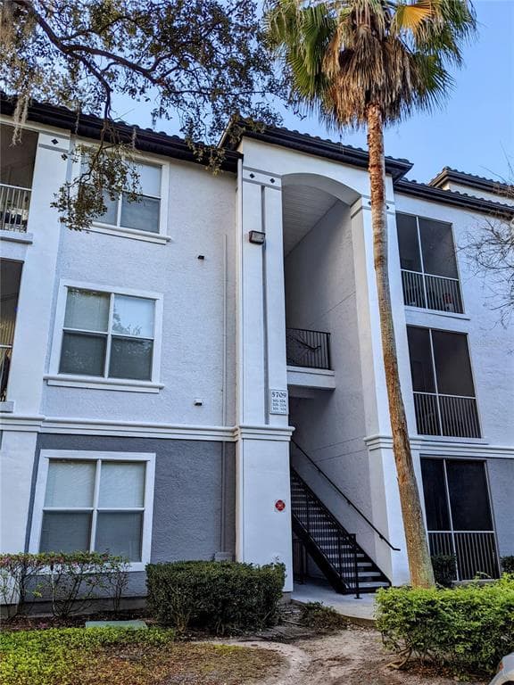 5709 LEGACY CRESCENT PLACE UNIT 204 RIVERVIEW, FL 33578