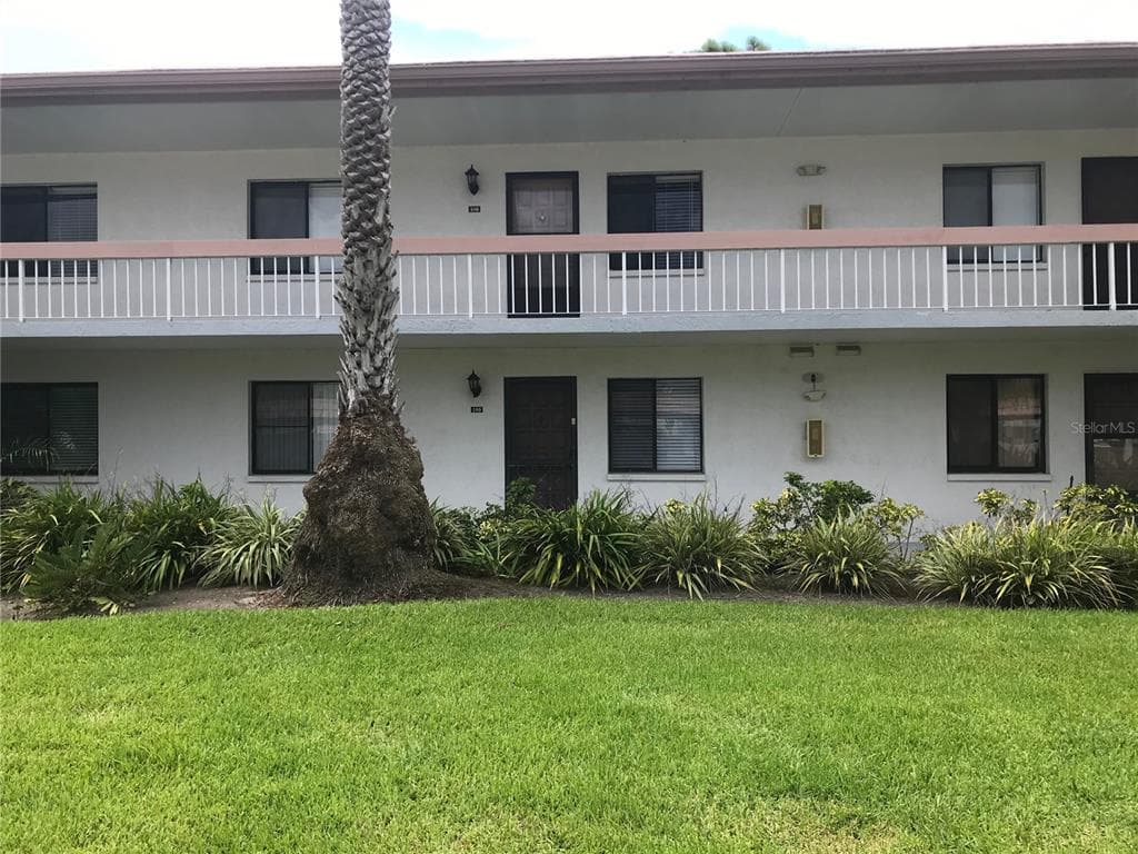 105 LAKEVIEW WAY UNIT 105 OLDSMAR, FL 34677