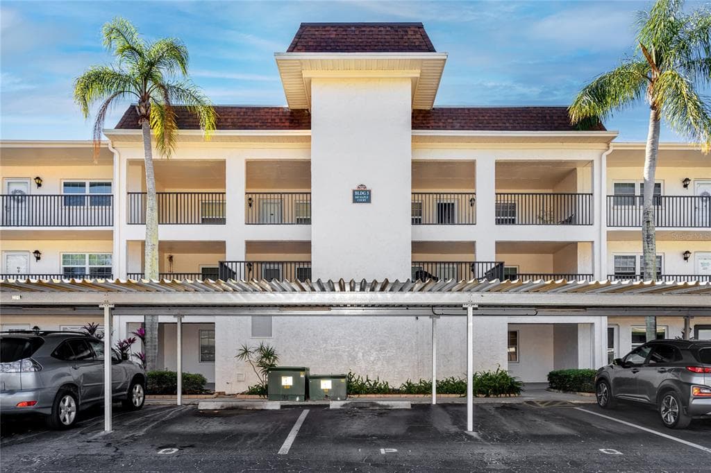 845 MAPLE COURT UNIT 305 DUNEDIN, FL 34698