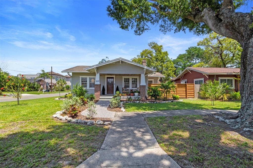 207 N TAMPANIA AVENUE TAMPA, FL 33609
