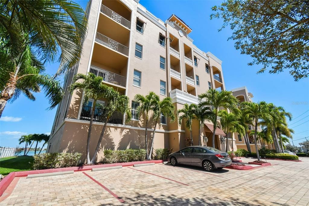 240 108TH AVENUE UNIT 301 TREASURE ISLAND, FL 33706