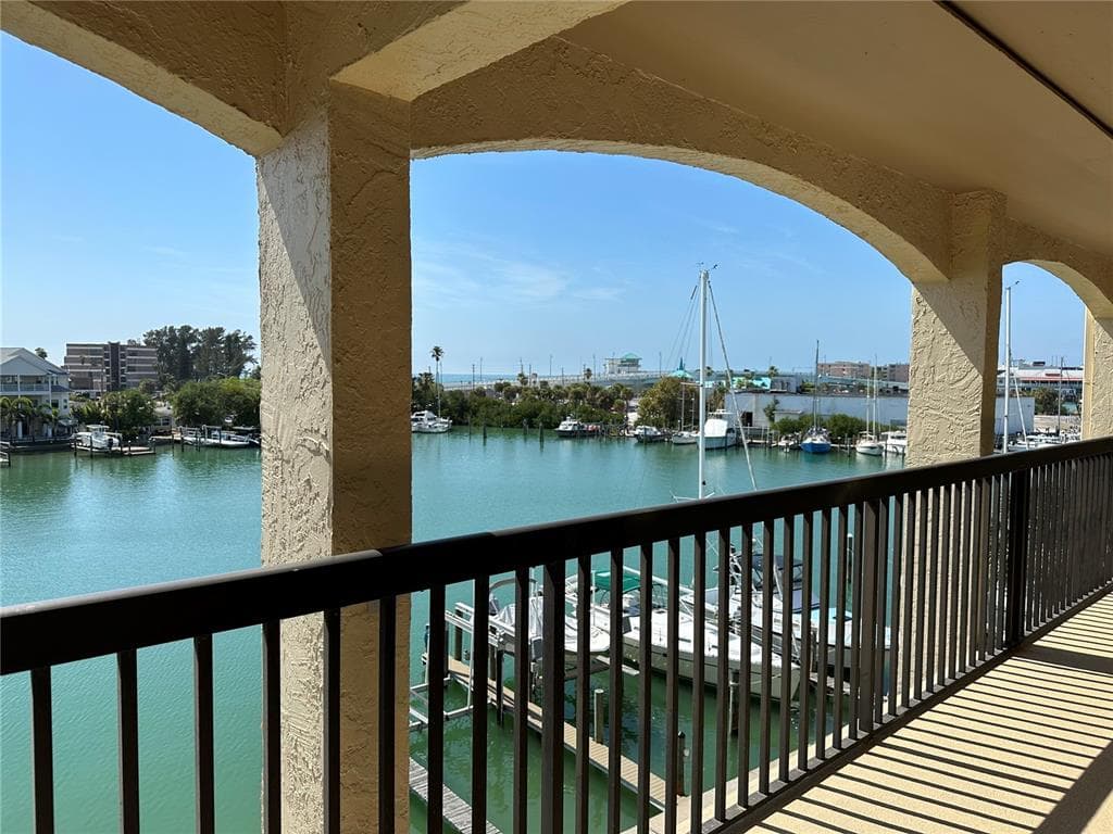 12500 CAPRI CIR N UNIT 401 TREASURE ISLAND, FL 33706