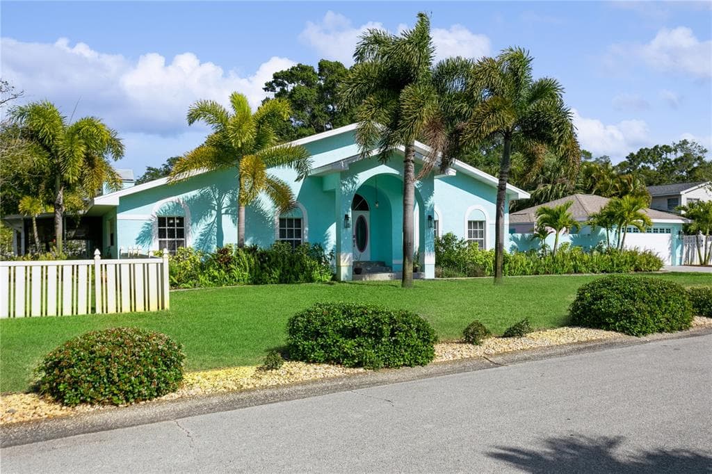 7960 COUNTRY CLUB ROAD N ST PETERSBURG, FL 33710
