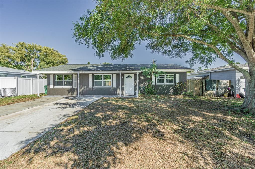1605 COUNTRY LANE W CLEARWATER, FL 33759