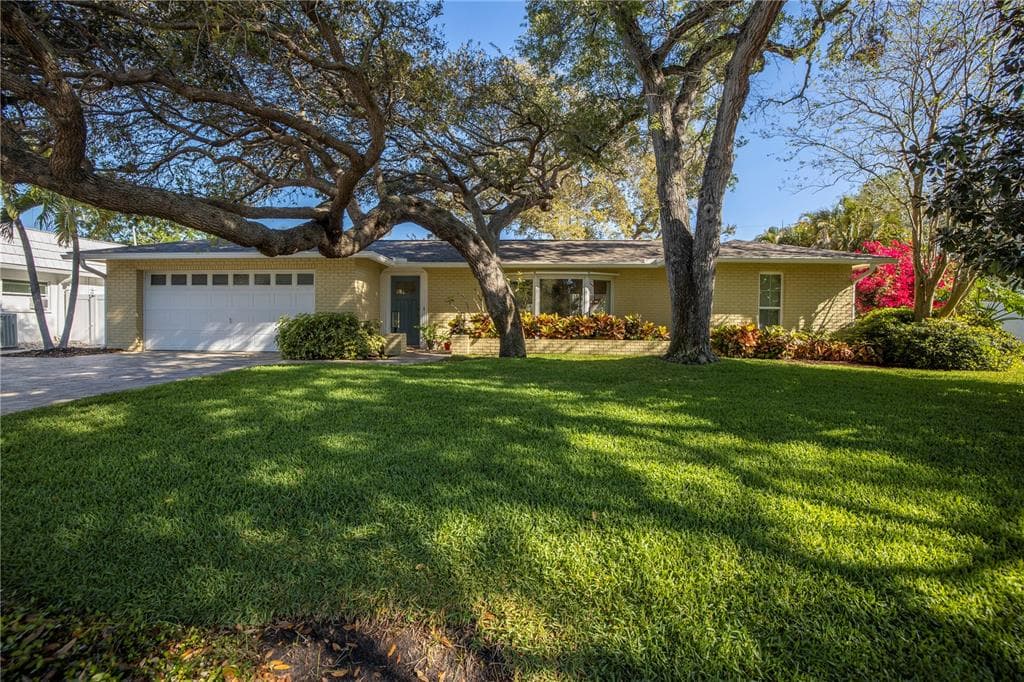 14401 BAY HILLS DRIVE LARGO, FL 33774