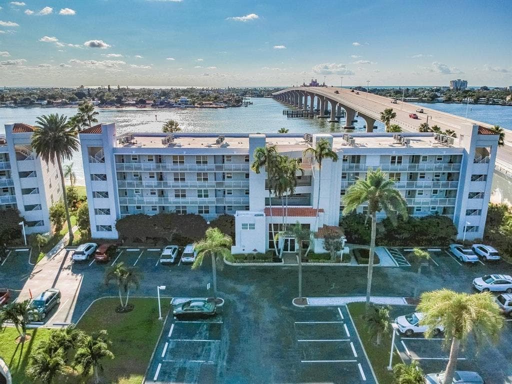 5701 BAHIA DEL MAR CIRCLE UNIT 204 ST PETERSBURG, FL 33715