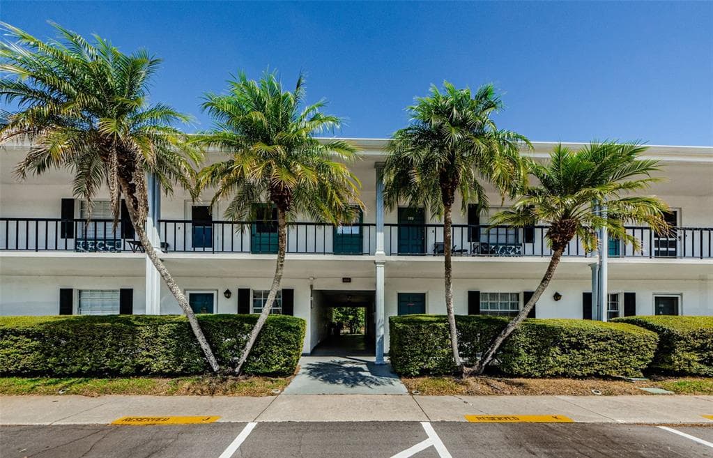 100 GLENNES LANE UNIT 206 DUNEDIN, FL 34698
