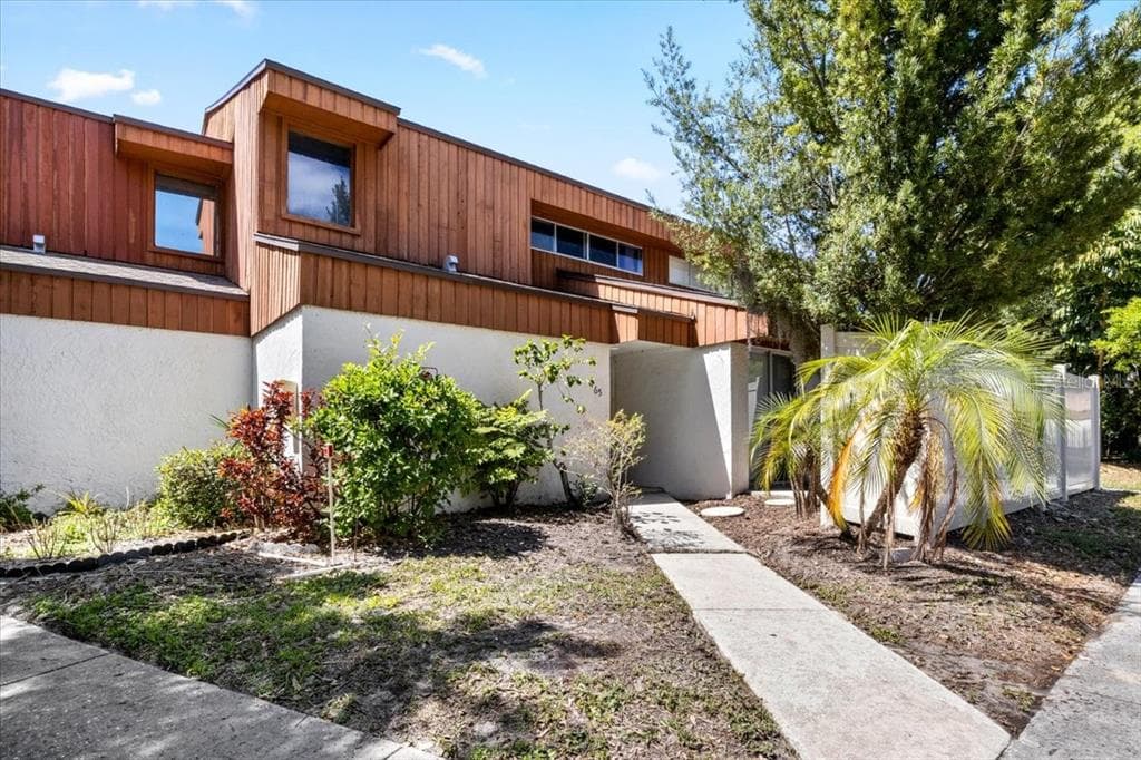 2062 SUNSET POINT ROAD UNIT 65 CLEARWATER, FL 33765