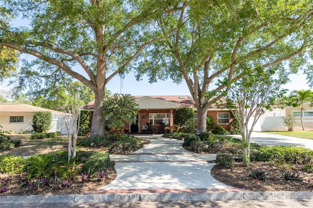 6657 BOUGAINVILLA AVENUE S ST PETERSBURG, FL 33707