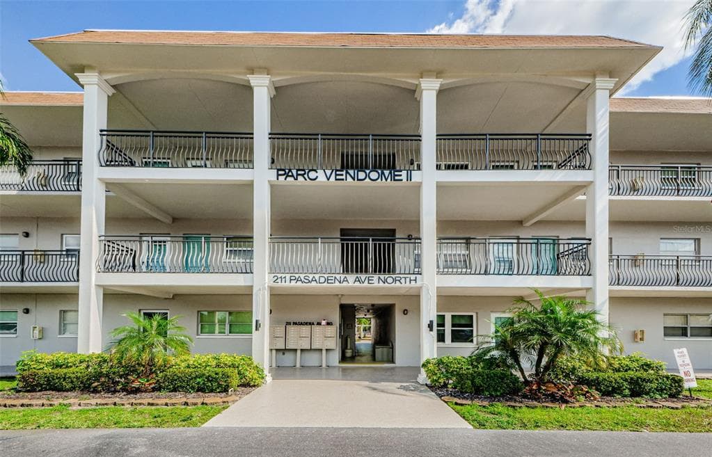 211 PASADENA AVENUE N UNIT 307 ST PETERSBURG, FL 33710