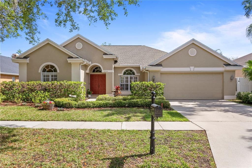 8204 GINGER PINE WAY TAMPA, FL 33647
